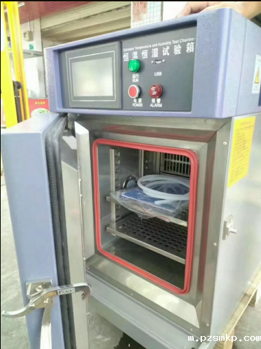 桌上型恒温恒湿实验箱内部空间展示图片